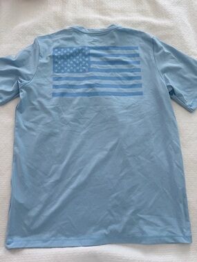 Vineyard vines, boys performance Light Blue Short Sleeve USA Flag Graphic Tee M